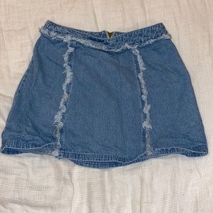Jean mini skirt with frayed details